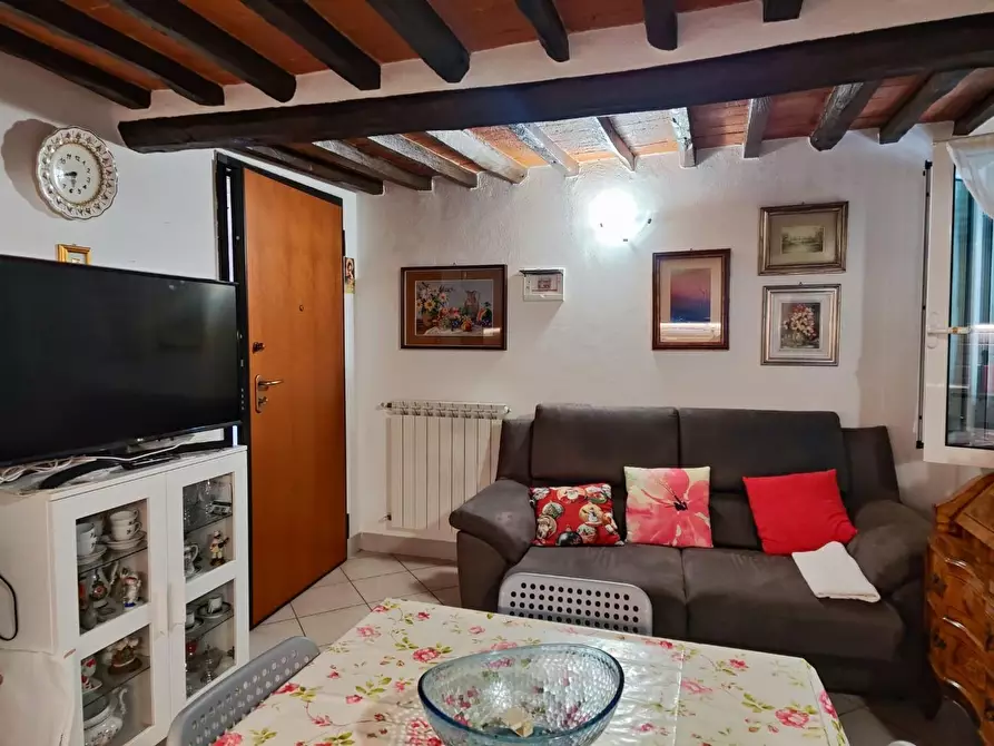 Immagine 8 di Appartamento in vendita  a Carrara