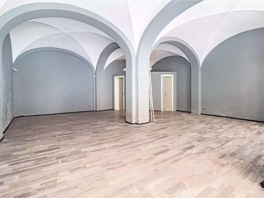 Immagine 1 di Locale commerciale in affitto  a Pisa