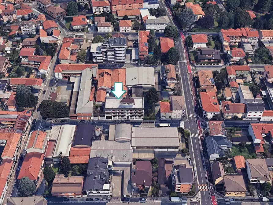 Immagine 2 di Locale commerciale in vendita  a Bovisio-Masciago