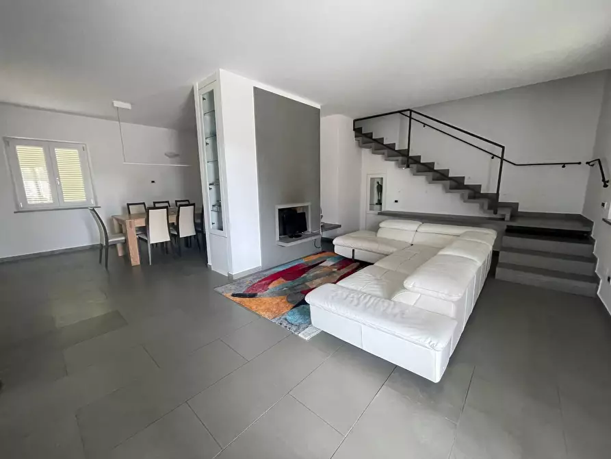 Immagine 9 di Casa semindipendente in vendita  a Castelnuovo Magra