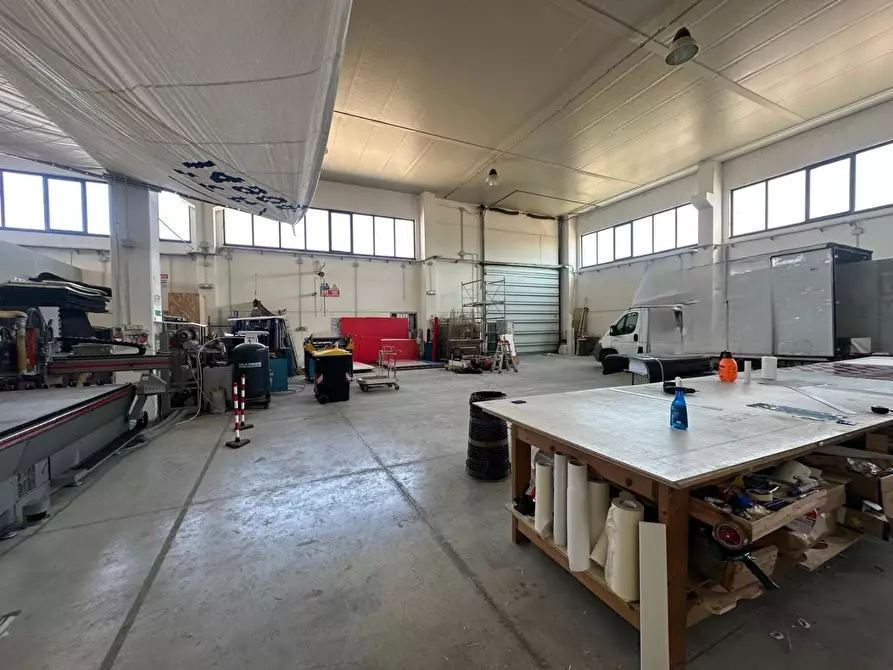 Immagine 1 di Attività artigianale in vendita  a Campiglia Marittima