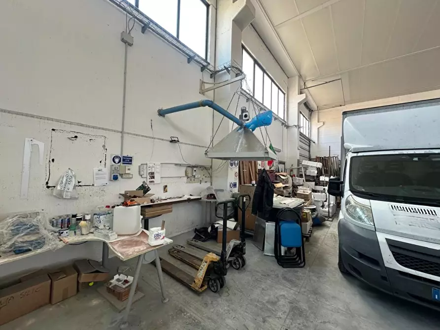 Immagine 4 di Attività artigianale in vendita  a Campiglia Marittima