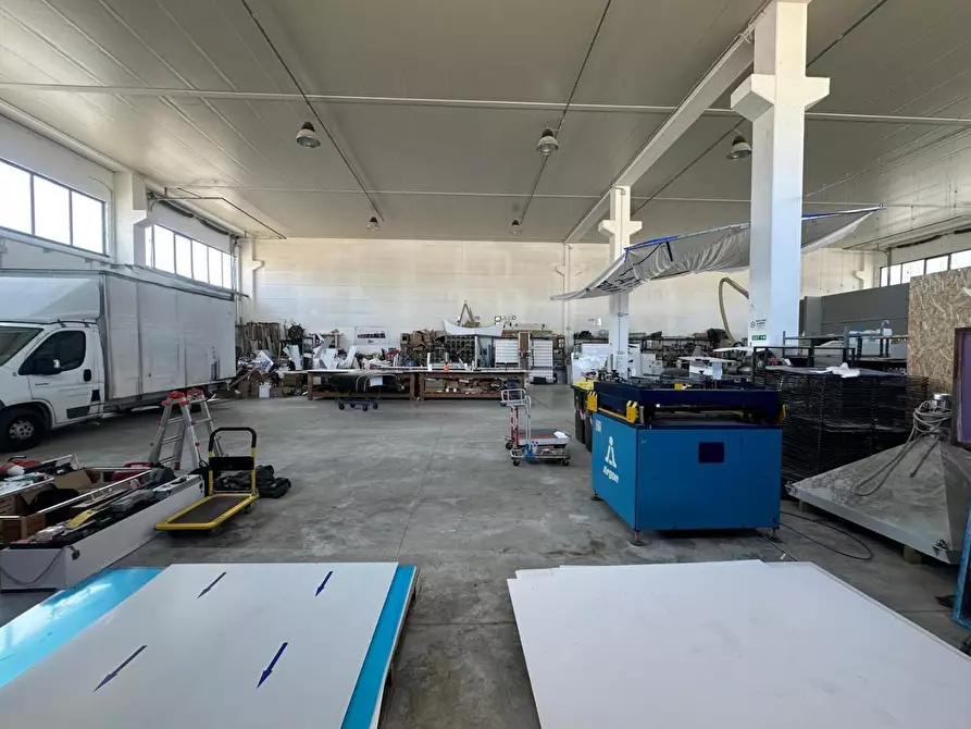 Immagine 6 di Attività artigianale in vendita  a Campiglia Marittima