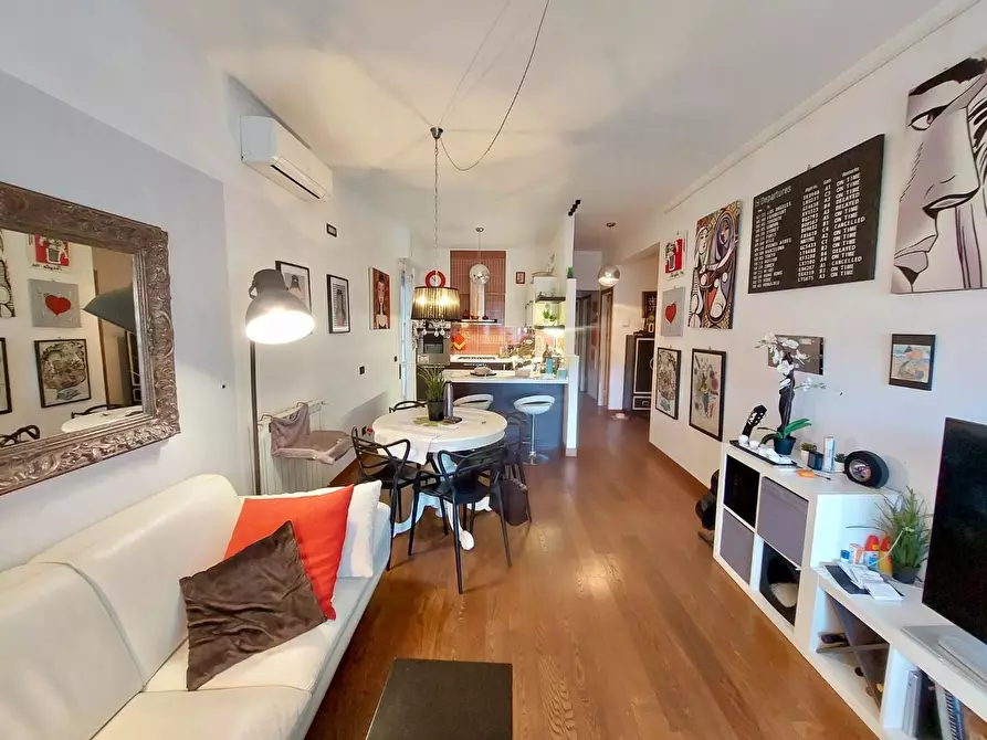 Immagine 2 di Appartamento in vendita  a Viareggio