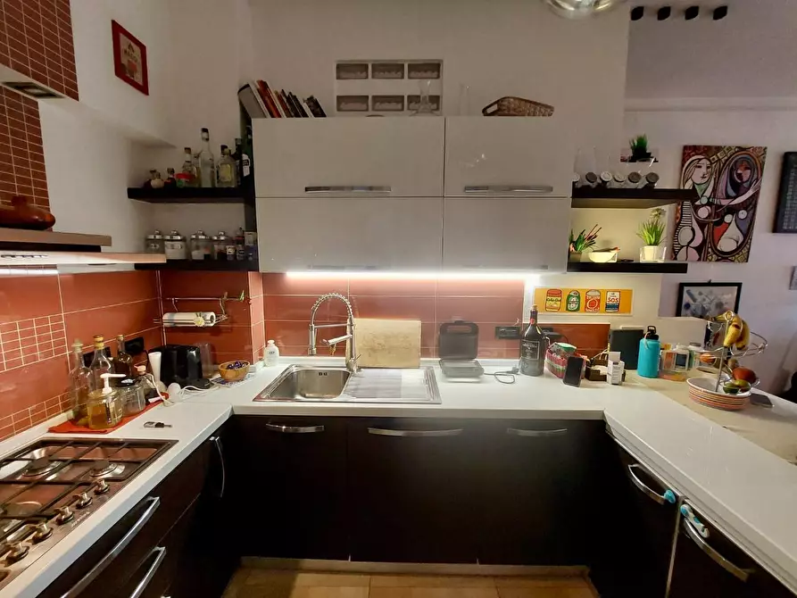 Immagine 4 di Appartamento in vendita  a Viareggio