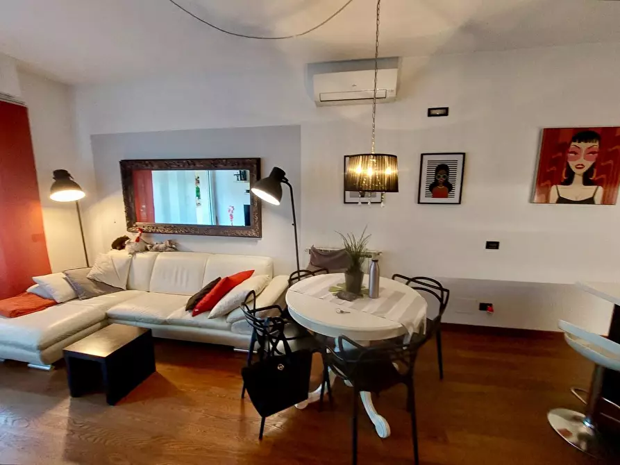 Immagine 6 di Appartamento in vendita  a Viareggio