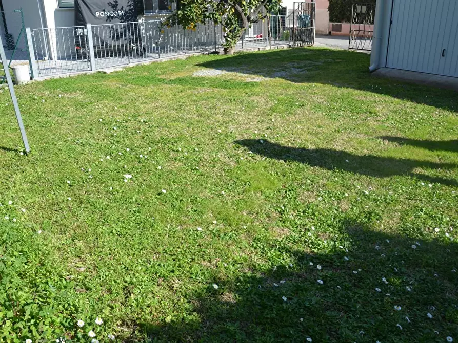 Immagine 11 di Casa bifamiliare in vendita  a Vecchiano