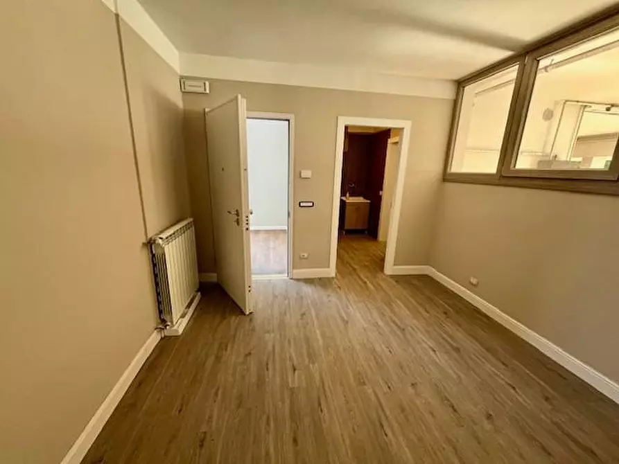 Immagine 17 di Appartamento in vendita  a Pisa