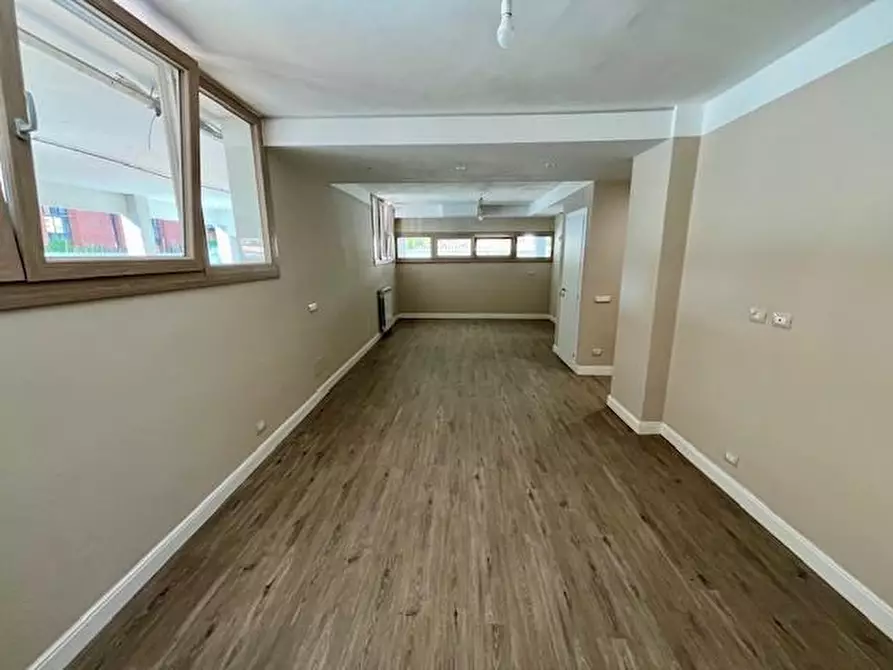 Immagine 11 di Appartamento in vendita  a Pisa