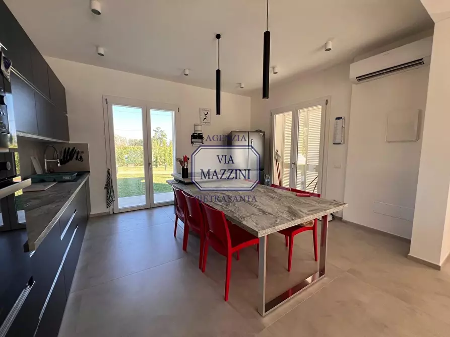 Immagine 15 di Villa in vendita  a Pietrasanta