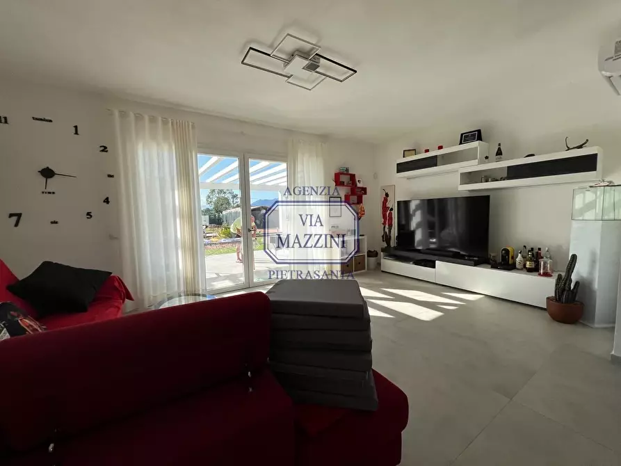 Immagine 17 di Villa in vendita  a Pietrasanta