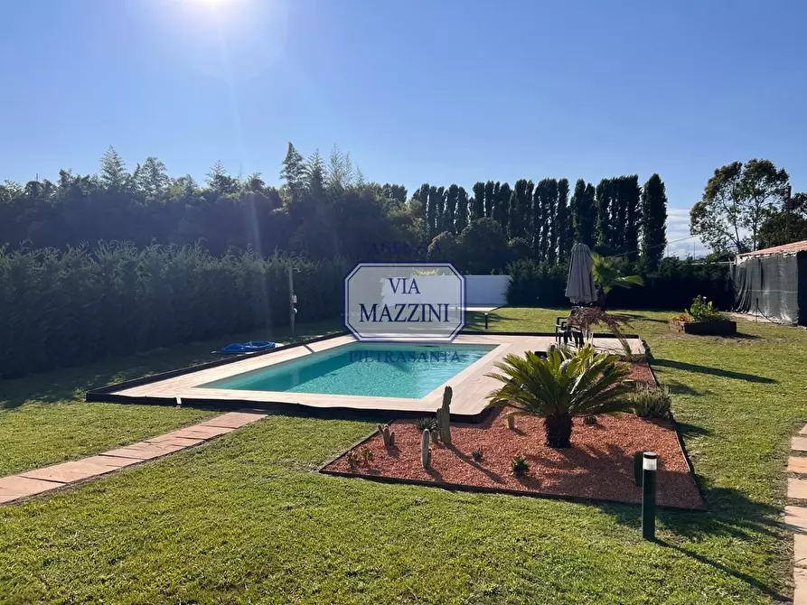 Immagine 12 di Villa in vendita  a Pietrasanta