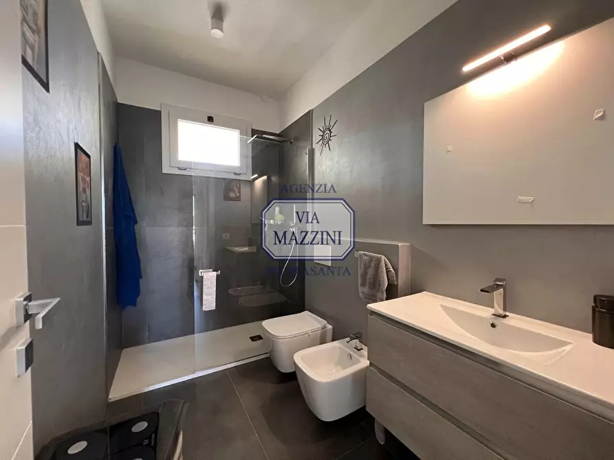 Immagine 22 di Villa in vendita  a Pietrasanta