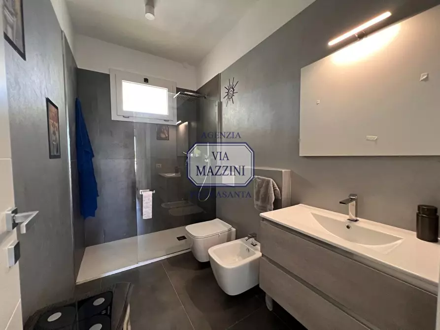 Immagine 23 di Villa in vendita  a Pietrasanta