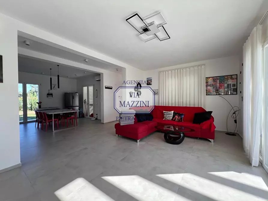 Immagine 16 di Villa in vendita  a Pietrasanta