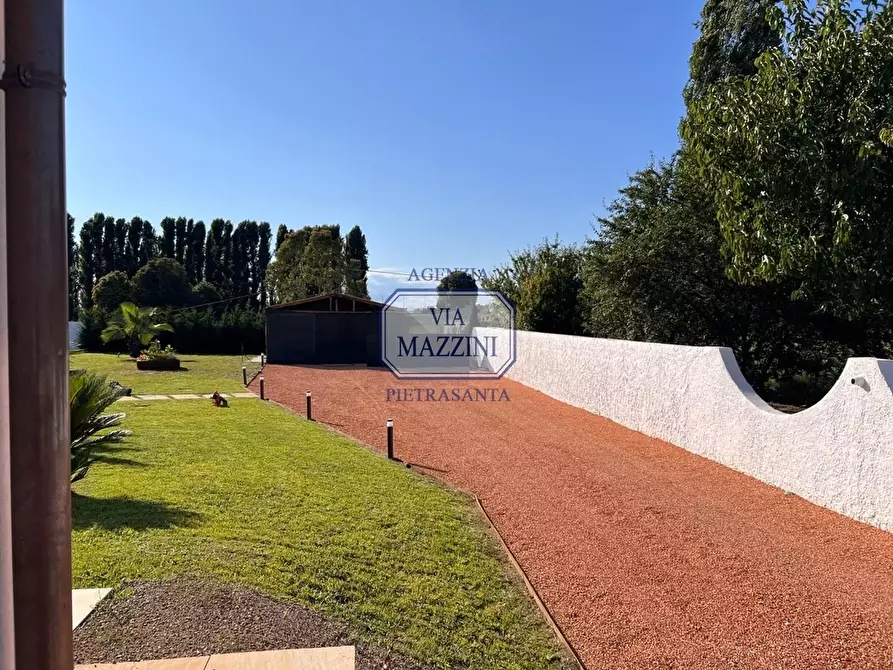 Immagine 9 di Villa in vendita  a Pietrasanta