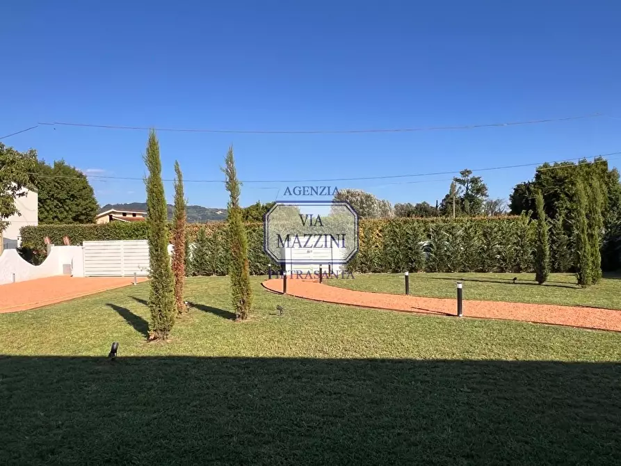 Immagine 4 di Villa in vendita  a Pietrasanta
