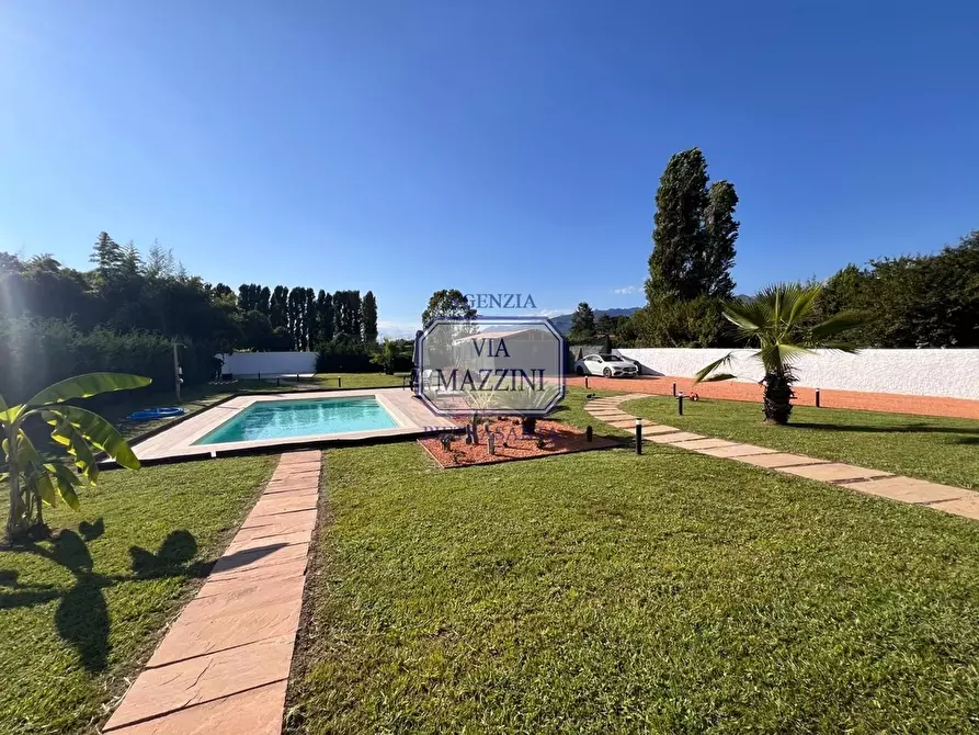 Immagine 13 di Villa in vendita  a Pietrasanta