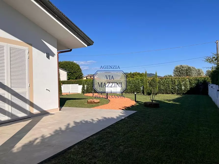 Immagine 6 di Villa in vendita  a Pietrasanta