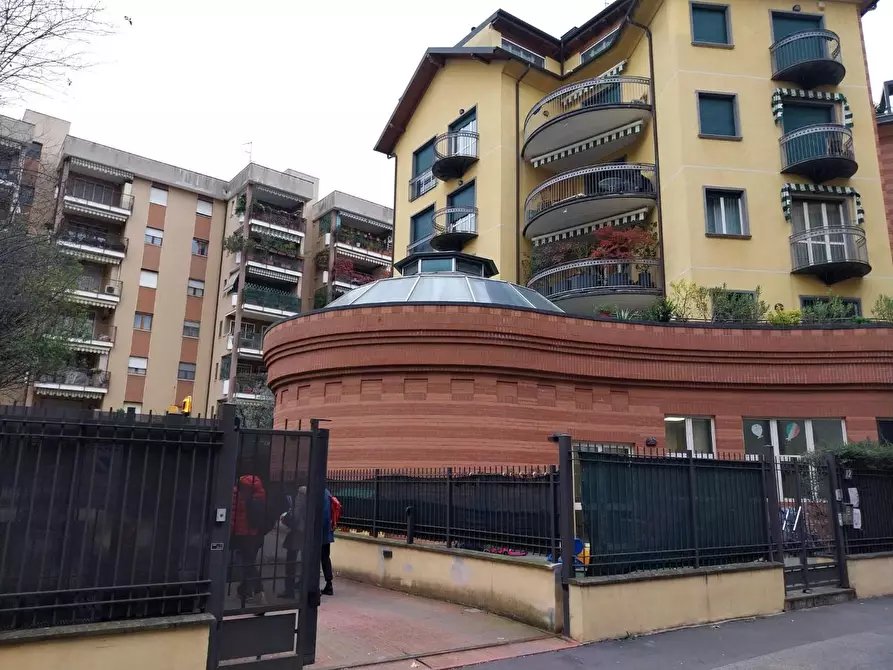 Immagine 1 di Garage in vendita  a Milano