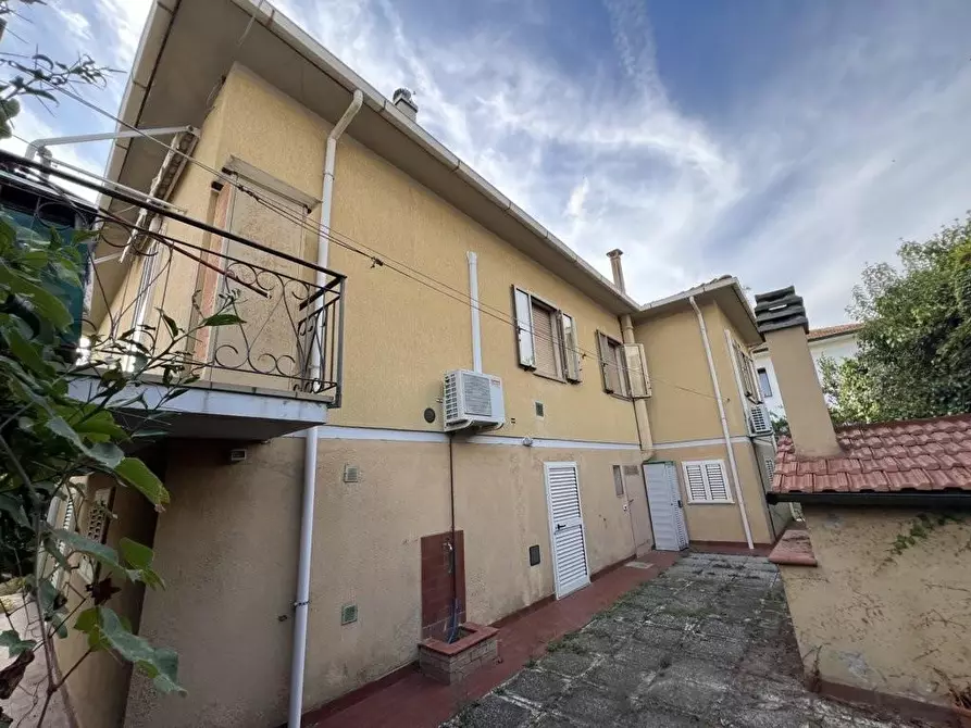 Immagine 4 di Villa in vendita  a Cecina