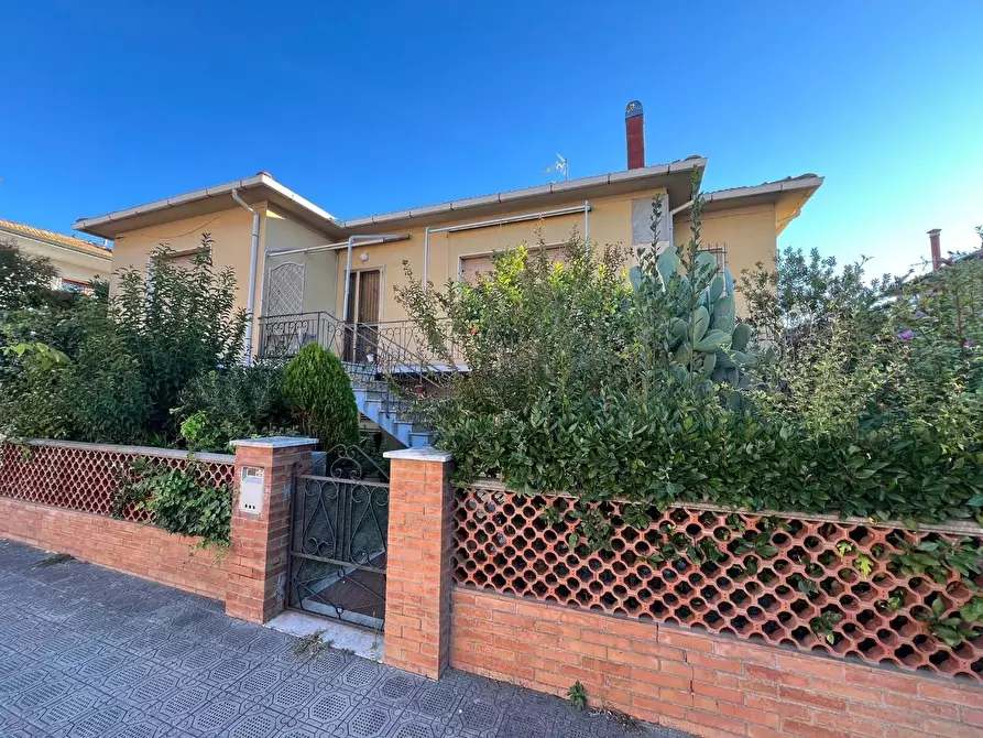 Immagine 1 di Villa in vendita  a Cecina