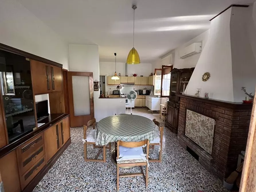 Immagine 10 di Villa in vendita  a Cecina