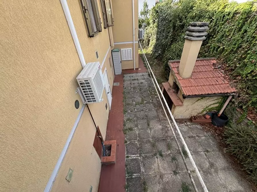 Immagine 8 di Villa in vendita  a Cecina