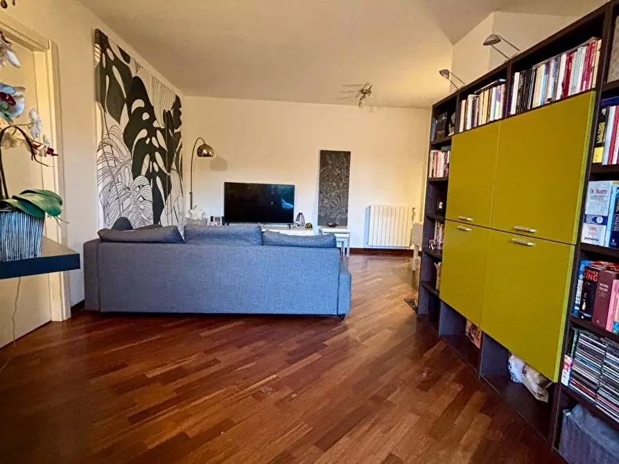 Immagine 11 di Appartamento in vendita  a Massa