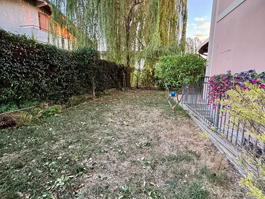 Immagine 2 di Appartamento in vendita  a Massa