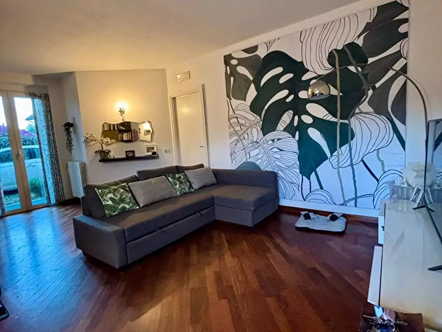 Immagine 1 di Appartamento in vendita  a Massa