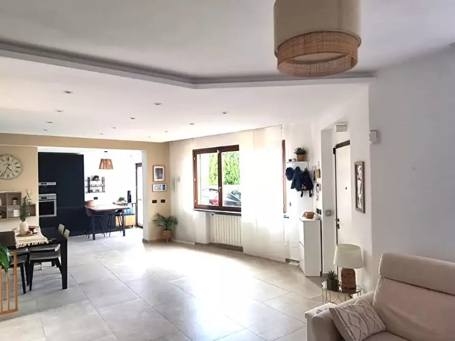 Immagine 2 di Villetta a schiera in vendita  a Livorno