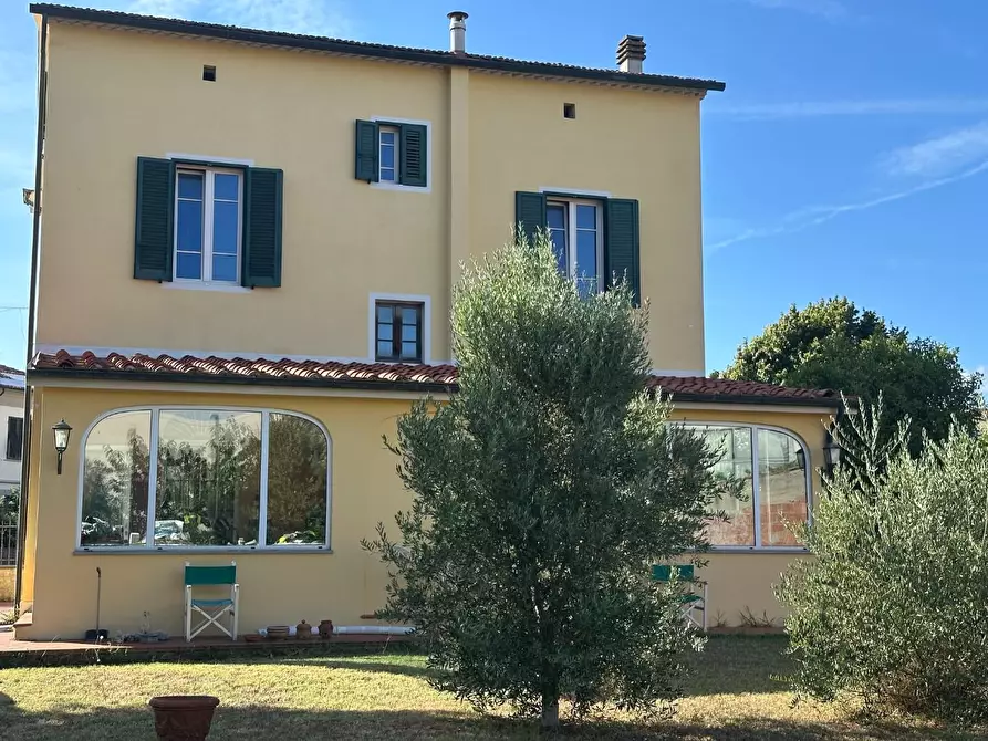 Immagine 7 di Villa in vendita  a Lucca