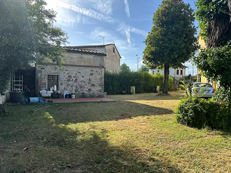 Immagine 5 di Villa in vendita  a Lucca