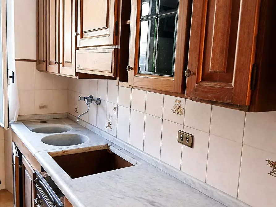 Immagine 6 di Appartamento in vendita  a Carrara