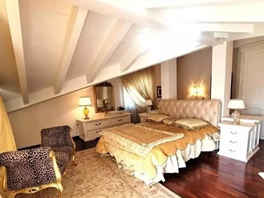 Immagine 22 di Appartamento in vendita  a Massa