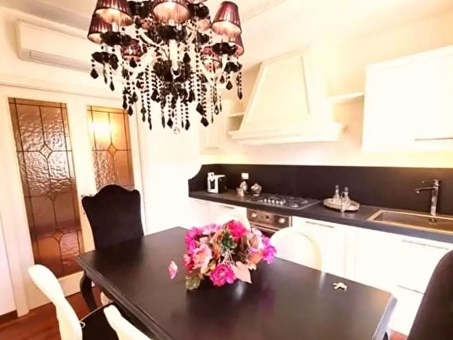 Immagine 7 di Appartamento in vendita  a Massa