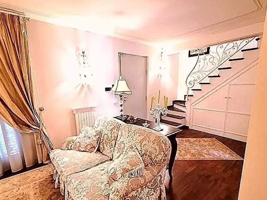 Immagine 2 di Appartamento in vendita  a Massa