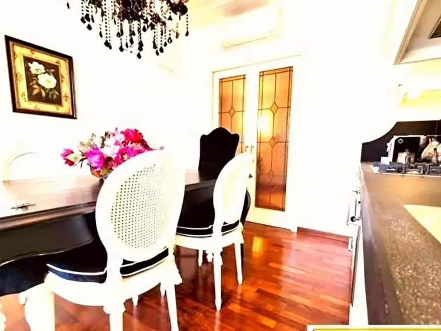 Immagine 6 di Appartamento in vendita  a Massa