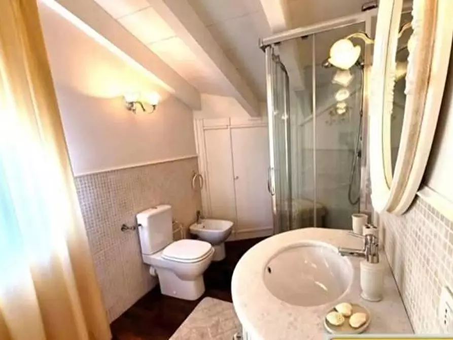 Immagine 25 di Appartamento in vendita  a Massa