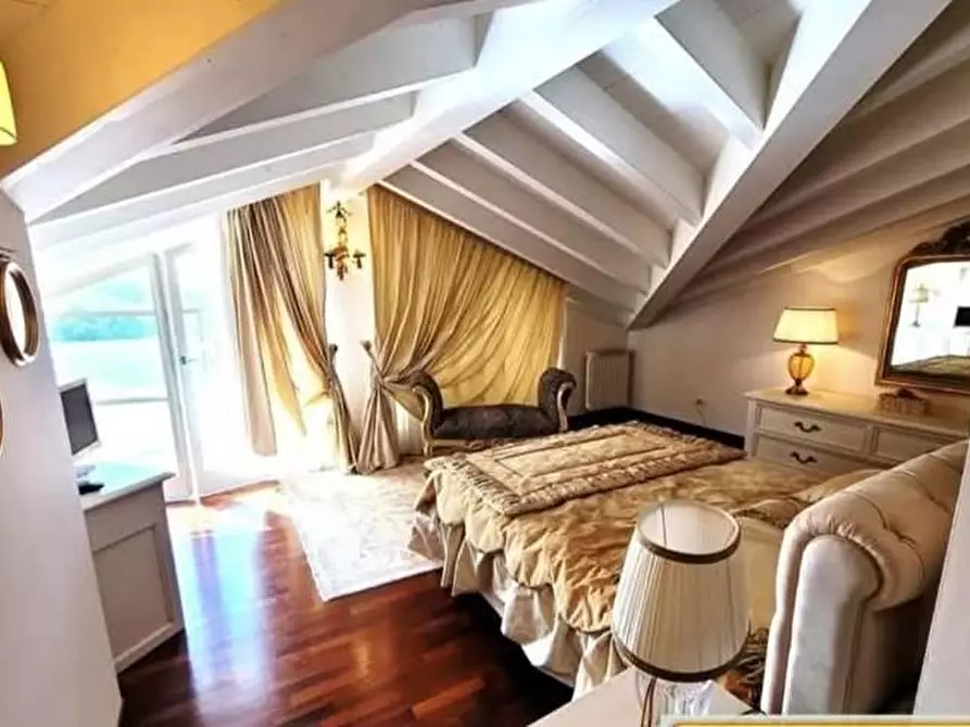 Immagine 24 di Appartamento in vendita  a Massa