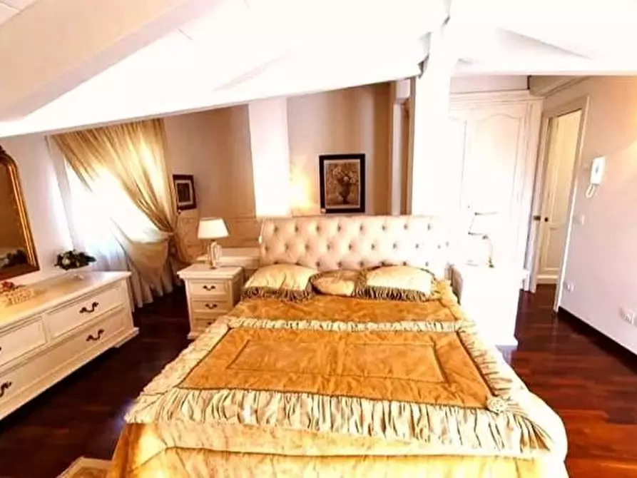 Immagine 19 di Appartamento in vendita  a Massa