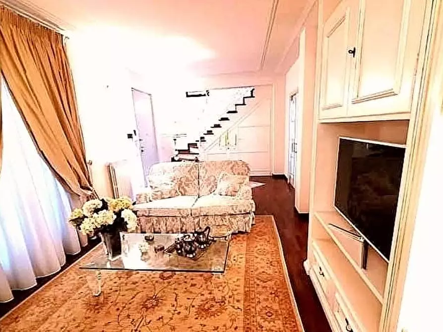 Immagine 3 di Appartamento in vendita  a Massa