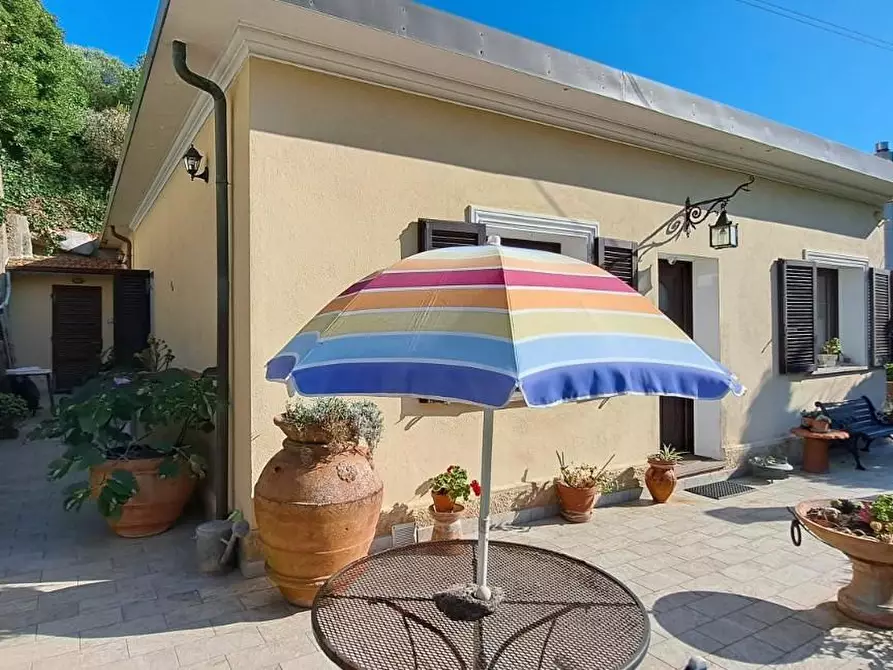 Immagine 3 di Villa in vendita  a Rosignano Marittimo