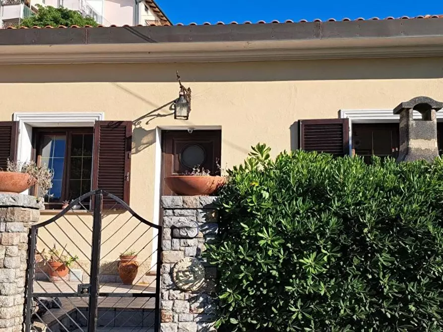Immagine 4 di Villa in vendita  a Rosignano Marittimo
