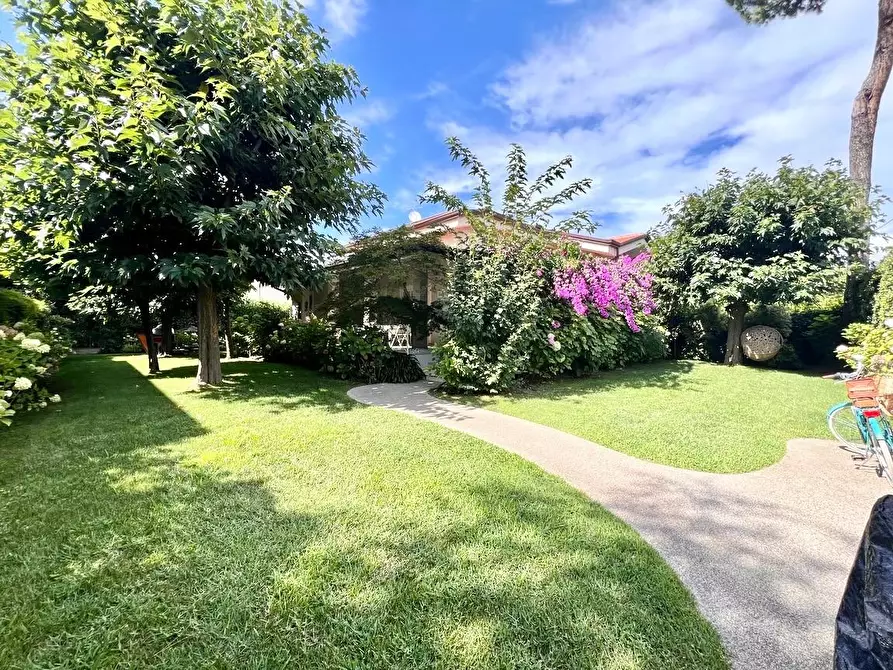 Immagine 2 di Casa bifamiliare in vendita  a Forte Dei Marmi