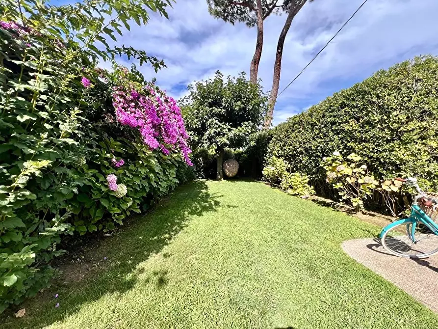 Immagine 3 di Casa bifamiliare in vendita  a Forte Dei Marmi