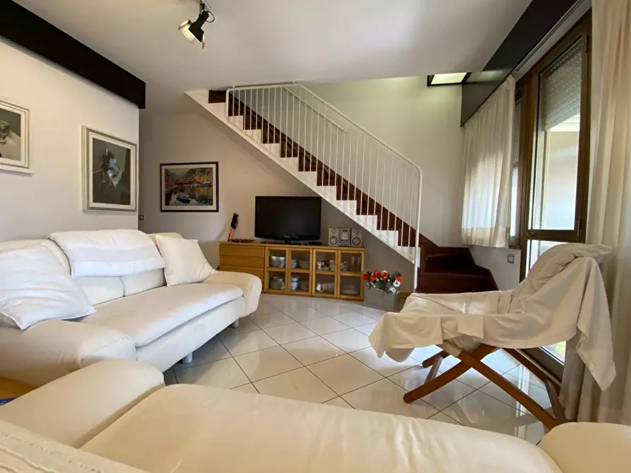 Immagine 15 di Mansarda in vendita  a Viareggio