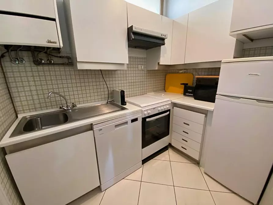 Immagine 17 di Mansarda in vendita  a Viareggio