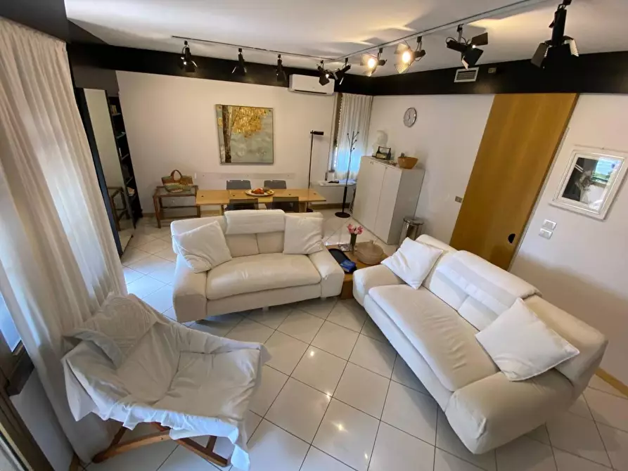 Immagine 6 di Mansarda in vendita  a Viareggio